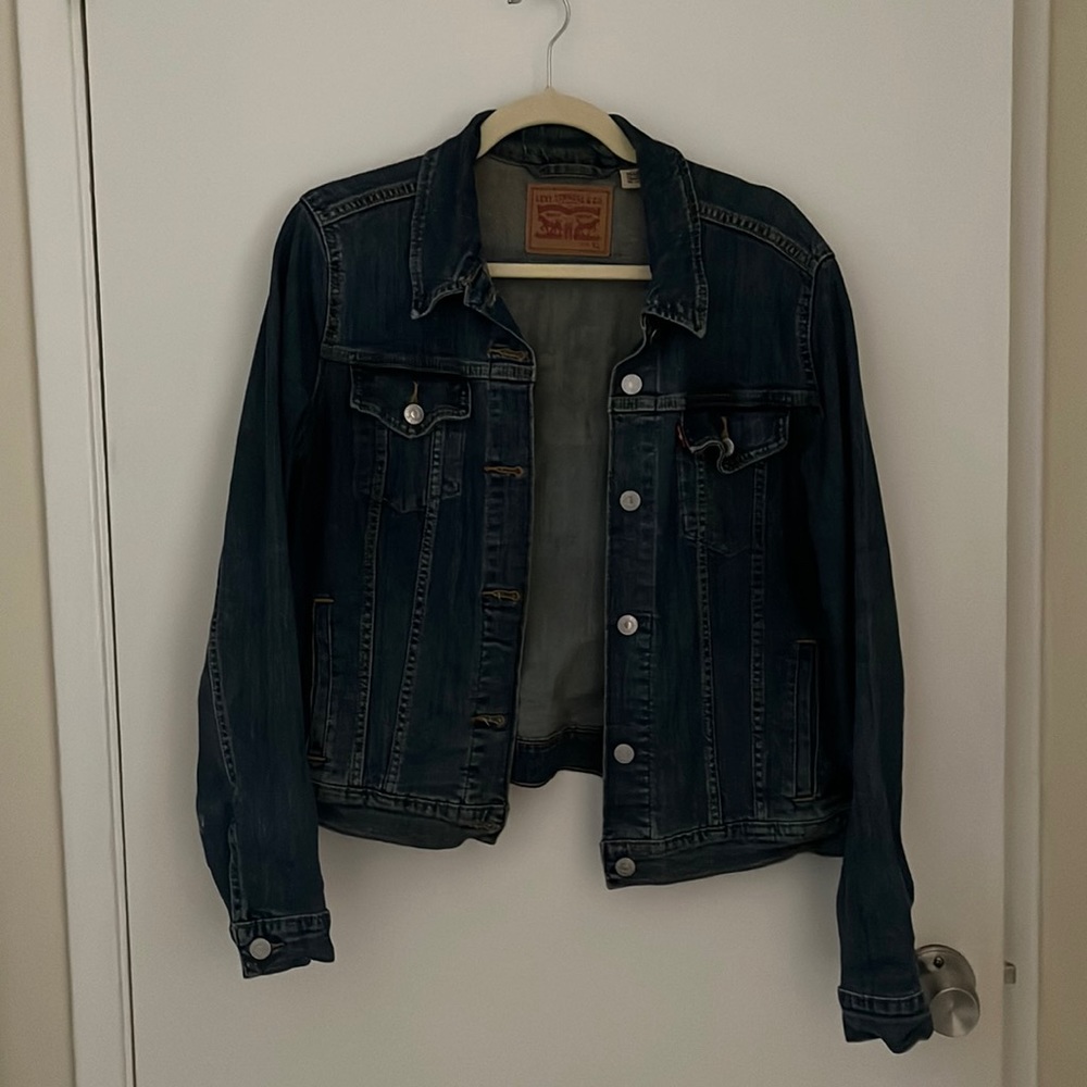 Dark Wash Levi’s Stretch Denim Jacket